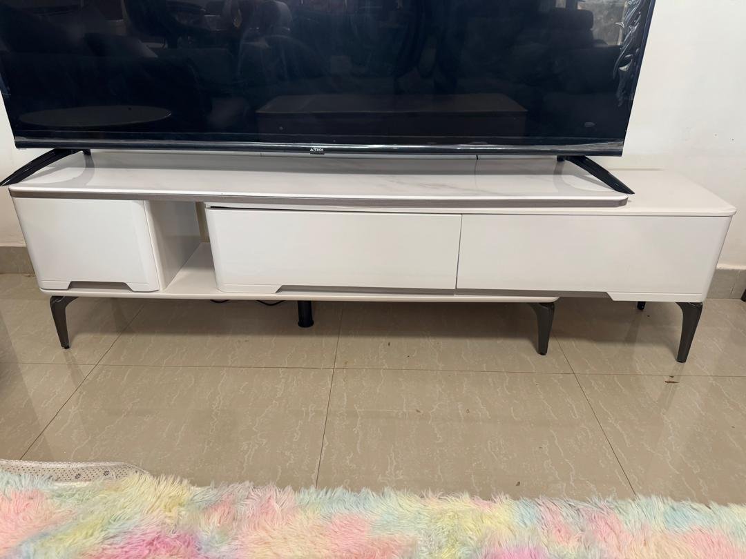 TABLE TV